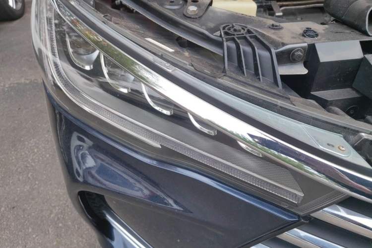 Used BYD Song MAX 2017 1.5T Automatic Smart Connect Elite 7-Seater Right Front Headlight