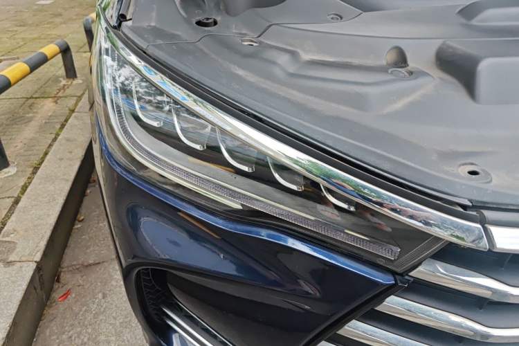 Used BYD Song MAX 2017 1.5T Automatic Smart Connect Elite 7-Seater Right Front Headlight
