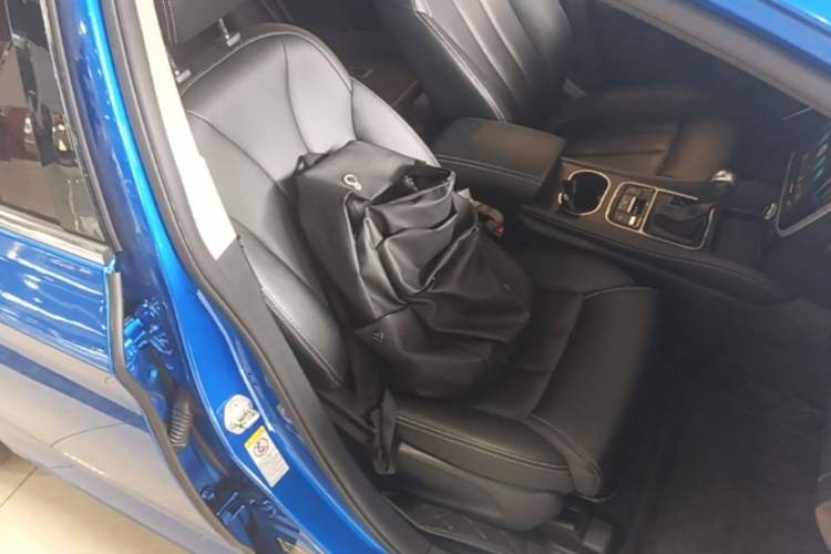 Used BYD Song MAX 2017 1.5T Automatic Smart Connect Elite 7-Seater Right Front Seat