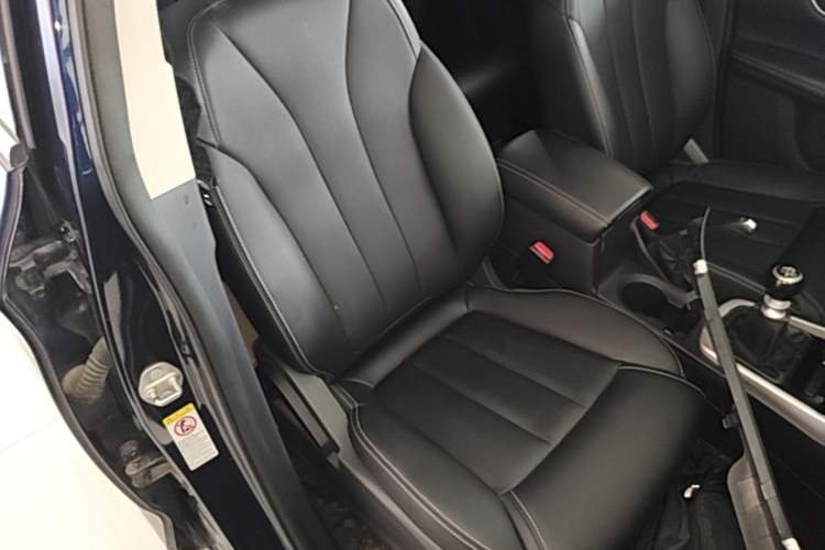 Used BYD Song MAX 2017 1.5T Manual Smart Connect Luxury 7-Seater Right Front Seat