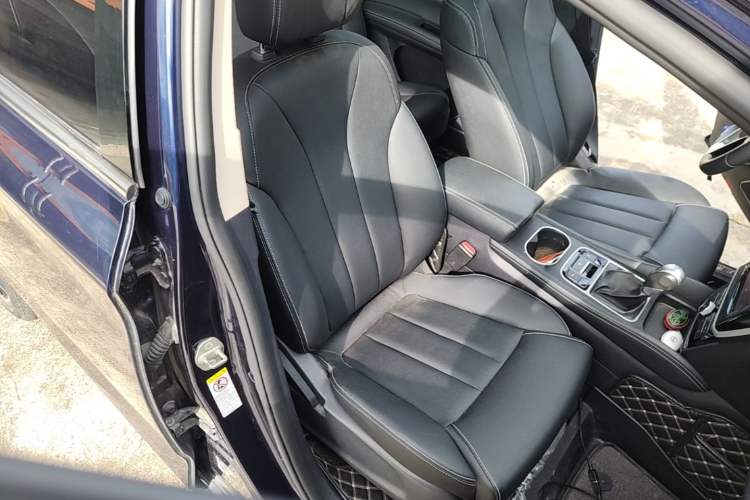 Used BYD Song MAX 2017 1.5T Automatic Smart Connect Elite 7-Seater Right Front Seat
