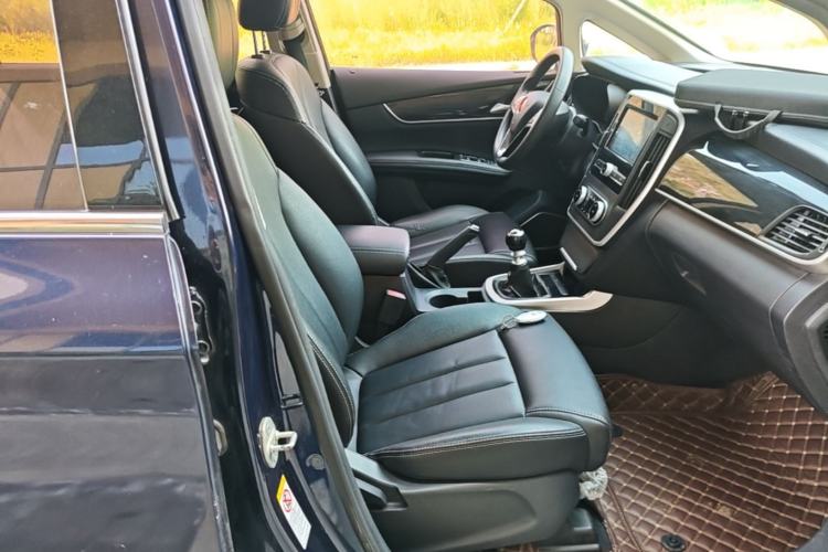 Used BYD Song MAX 2017 1.5T Manual Smart Connect Luxury 7-Seater Right Front Seat