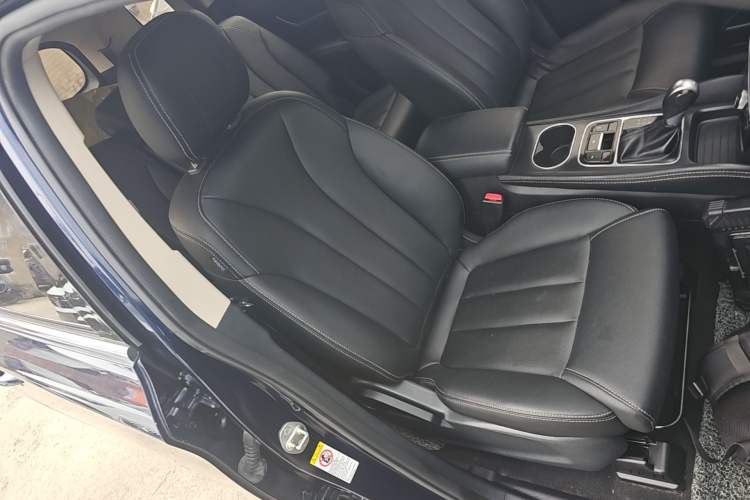 Used BYD Song MAX 2017 1.5T Automatic Smart Connect Prestige 7-Seater Right Front Seat
