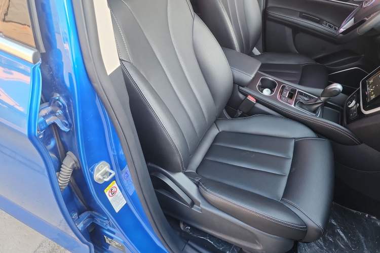 Used BYD Song MAX 2017 1.5T Automatic Smart Connect Elite 7-Seater Right Front Seat