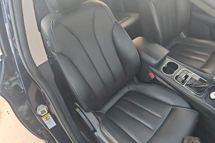 Used BYD Song MAX 2017 1.5T Automatic Smart Connect Luxury 7-Seater Right Front Seat
