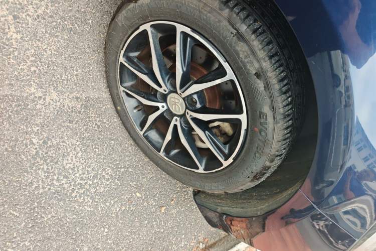 Used BYD Song MAX 2017 1.5T Automatic Smart Connect Elite 7-Seater Right Front Wheel Hub