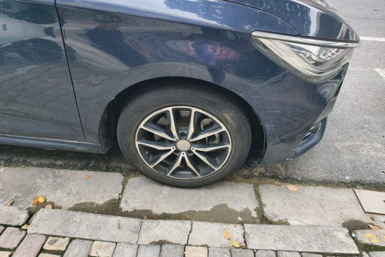 Used BYD Song MAX 2017 1.5T Automatic Smart Connect Elite 7-Seater Right Front Wheel Hub