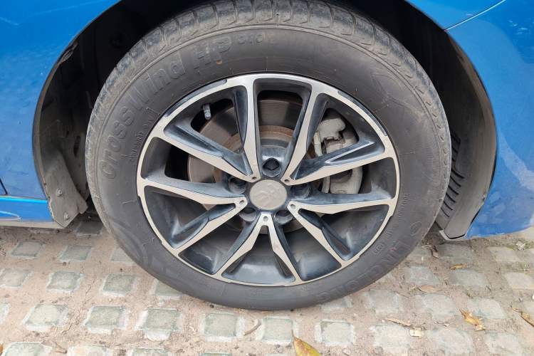 Used BYD Song MAX 2017 1.5T Automatic Smart Connect Elite 7-Seater Right Front Wheel Hub