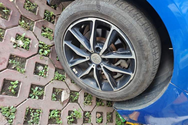 Used BYD Song MAX 2017 1.5T Automatic Smart Connect Elite 7-Seater Right Front Wheel Hub