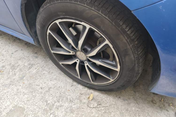 Used BYD Song MAX 2017 1.5T Automatic Smart Connect Elite 7-Seater Right Front Wheel Hub
