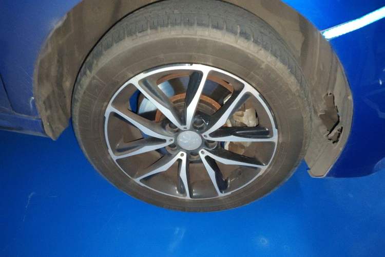 Used BYD Song MAX 2017 1.5T Automatic Smart Connect Prestige 7-Seater Right Front Wheel Hub