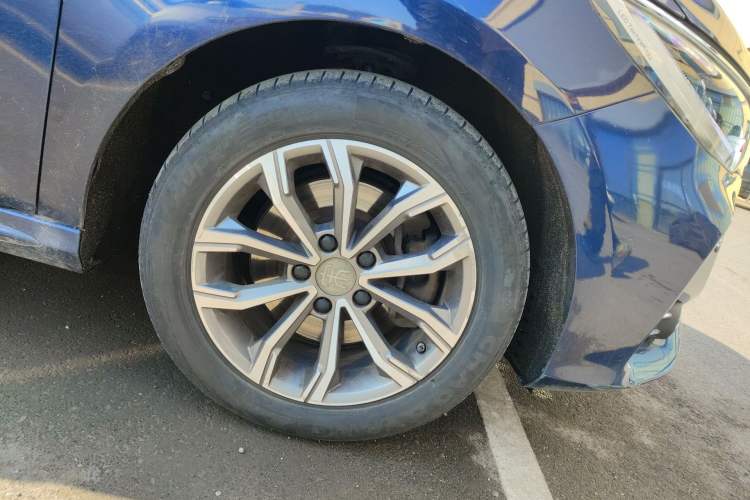 Used BYD Song MAX 2017 1.5T Automatic Smart Connect Elite 7-Seater Right Front Wheel Hub