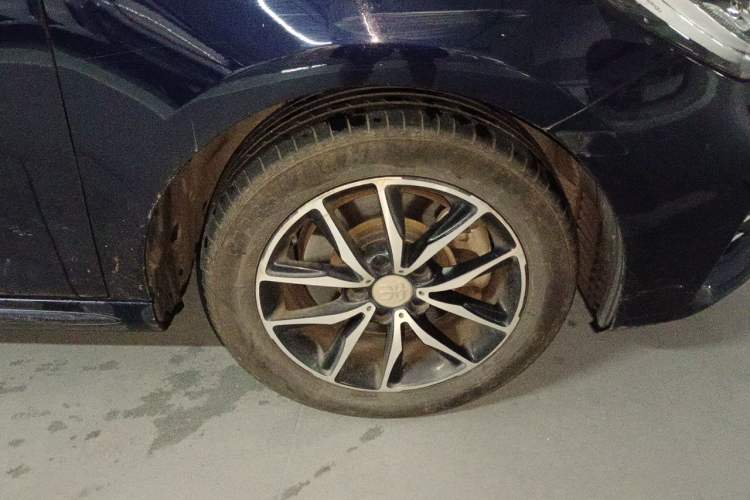 Used BYD Song MAX 2017 1.5T Automatic Smart Connect Luxury 7-Seater Right Front Wheel Hub