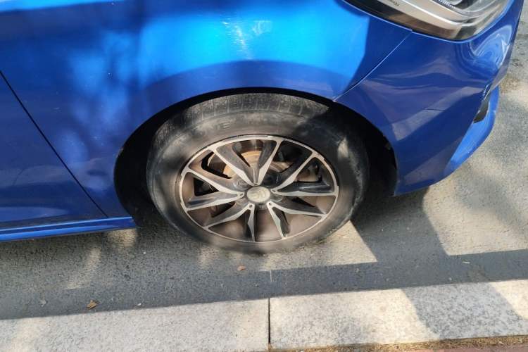 Used BYD Song MAX 2017 1.5T Automatic Smart Connect Elite 7-Seater Right Front Wheel Hub