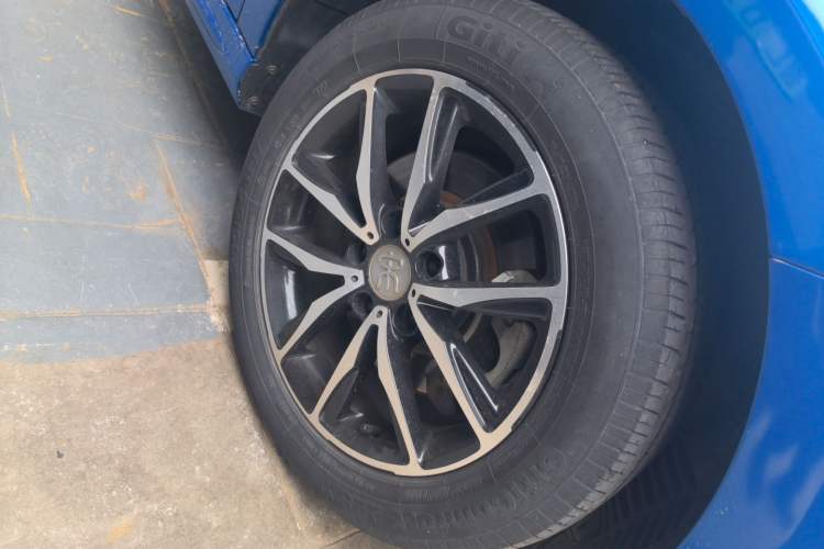 Used BYD Song MAX 2017 1.5T Automatic Smart Connect Elite 7-Seater Right Front Wheel Hub