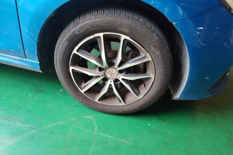 Used BYD Song MAX 2017 1.5T Automatic Smart Connect Prestige 7-Seater Right Front Wheel Hub