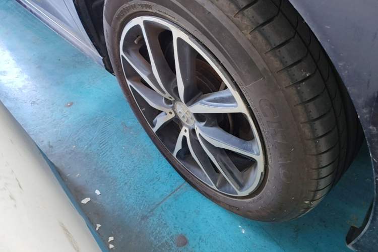 Used BYD Song MAX 2017 1.5T Manual Smart Connect Luxury 7-Seater Right Front Wheel Hub