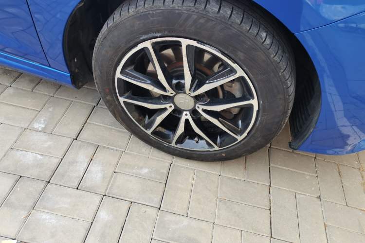Used BYD Song MAX 2017 1.5T Automatic Smart Connect Prestige 7-Seater Right Front Wheel Hub