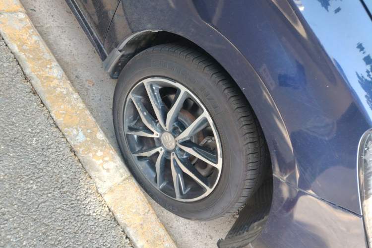 Used BYD Song MAX 2017 1.5T Automatic Smart Connect Elite 7-Seater Right Front Wheel Hub