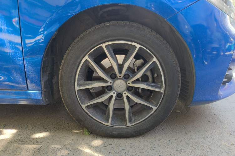 Used BYD Song MAX 2017 1.5T Automatic Smart Connect Prestige 7-Seater Right Front Wheel Hub