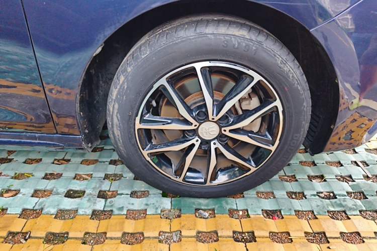 Used BYD Song MAX 2017 1.5T Automatic Smart Connect Luxury 7-Seater Right Front Wheel Hub