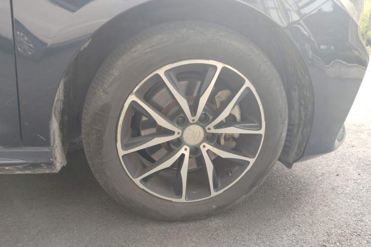 Used BYD Song MAX 2017 1.5T Automatic Smart Connect Prestige 7-Seater Right Front Wheel Hub