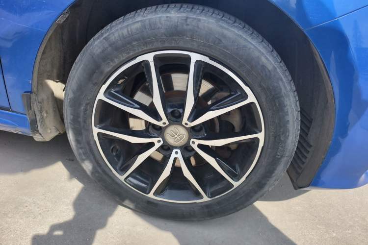Used BYD Song MAX 2017 1.5T Automatic Smart Connect Prestige 7-Seater Right Front Wheel Hub