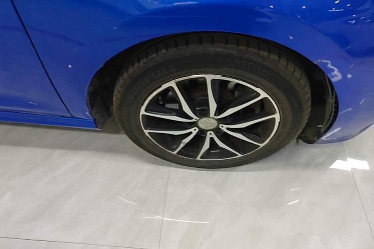 Used BYD Song MAX 2017 1.5T Automatic Smart Connect Prestige 7-Seater Right Front Wheel Hub