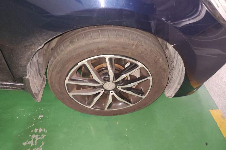 Used BYD Song MAX 2017 1.5T Automatic Smart Connect Elite 7-Seater Right Front Wheel Hub