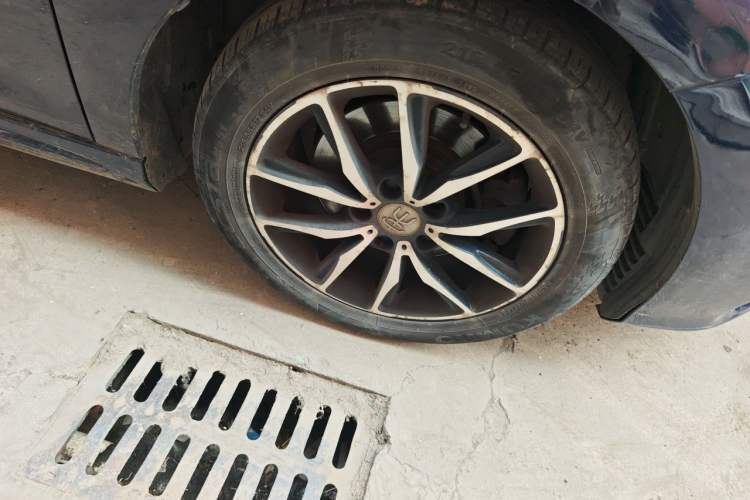 Used BYD Song MAX 2017 1.5T Automatic Smart Connect Luxury 7-Seater Right Front Wheel Hub