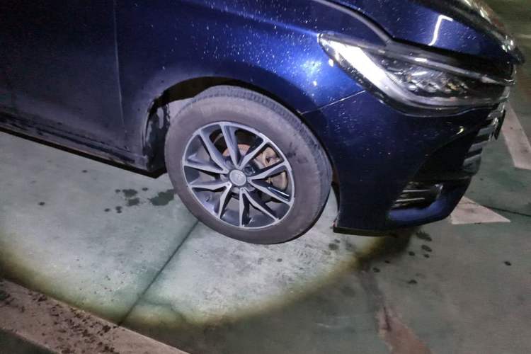 Used BYD Song MAX 2017 1.5T Automatic Smart Connect Elite 7-Seater Right Front Wheel Hub