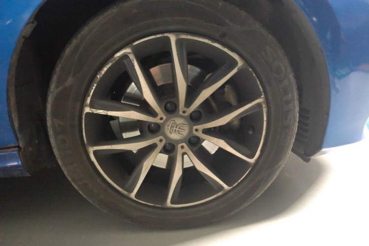 Used BYD Song MAX 2017 1.5T Automatic Smart Connect Prestige 7-Seater Right Front Wheel Hub