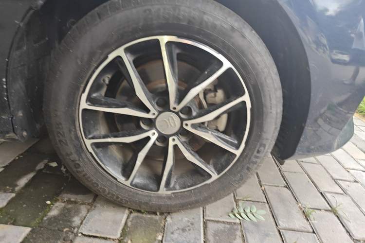 Used BYD Song MAX 2017 1.5T Manual Smart Connect Luxury 7-Seater Right Front Wheel Hub