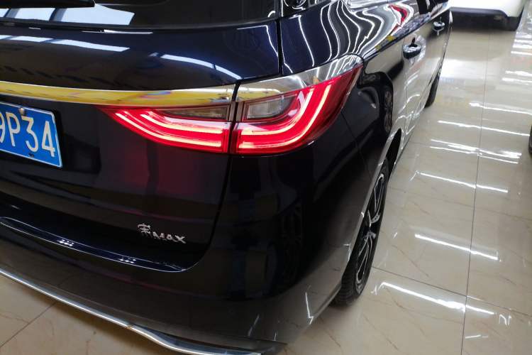 Used BYD Song MAX 2017 1.5T Automatic Smart Connect Luxury 7-Seater Right Rear Taillight