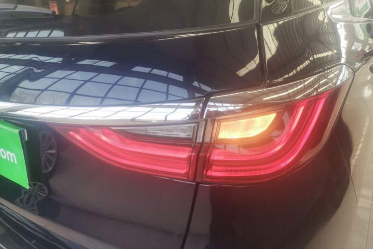 Used BYD Song MAX 2017 1.5T Automatic Smart Connect Elite 7-Seater Right Rear Taillight