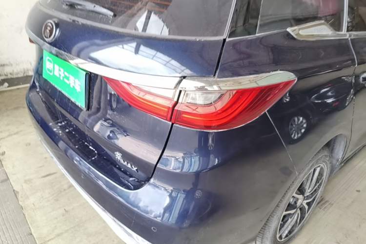 Used BYD Song MAX 2017 1.5T Automatic Smart Connect Elite 7-Seater Right Rear Taillight