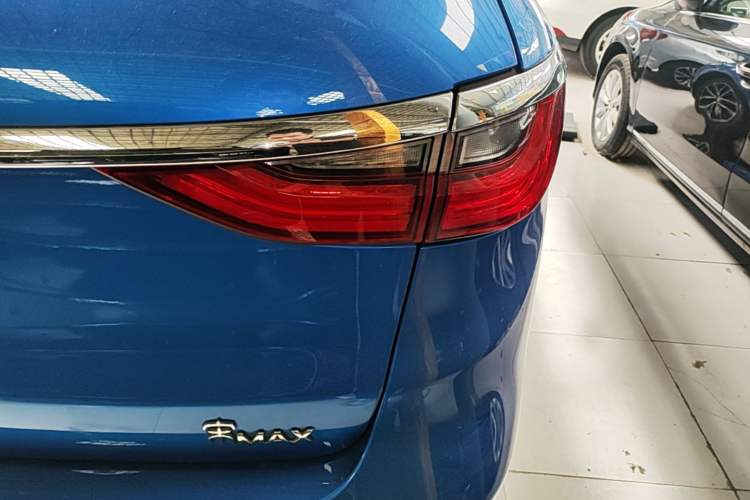 Used BYD Song MAX 2017 1.5T Automatic Smart Connect Elite 7-Seater Right Rear Taillight