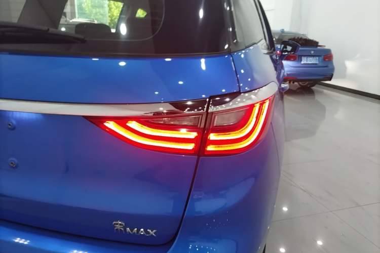 Used BYD Song MAX 2017 1.5T Automatic Smart Connect Elite 7-Seater Right Rear Taillight