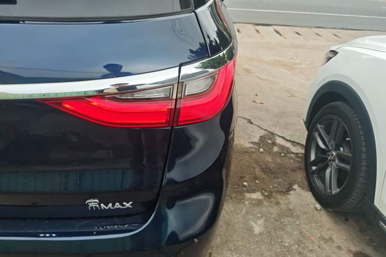 Used BYD Song MAX 2017 1.5T Automatic Smart Connect Prestige 7-Seater Right Rear Taillight