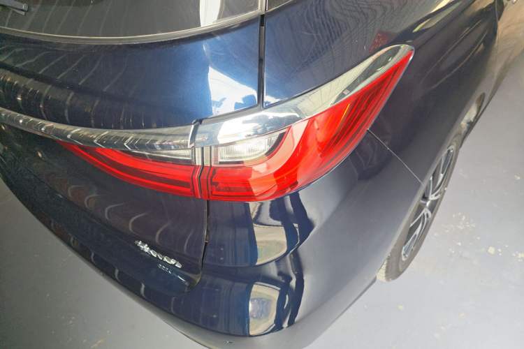 Used BYD Song MAX 2017 1.5T Manual Smart Connect Luxury 7-Seater Right Rear Taillight