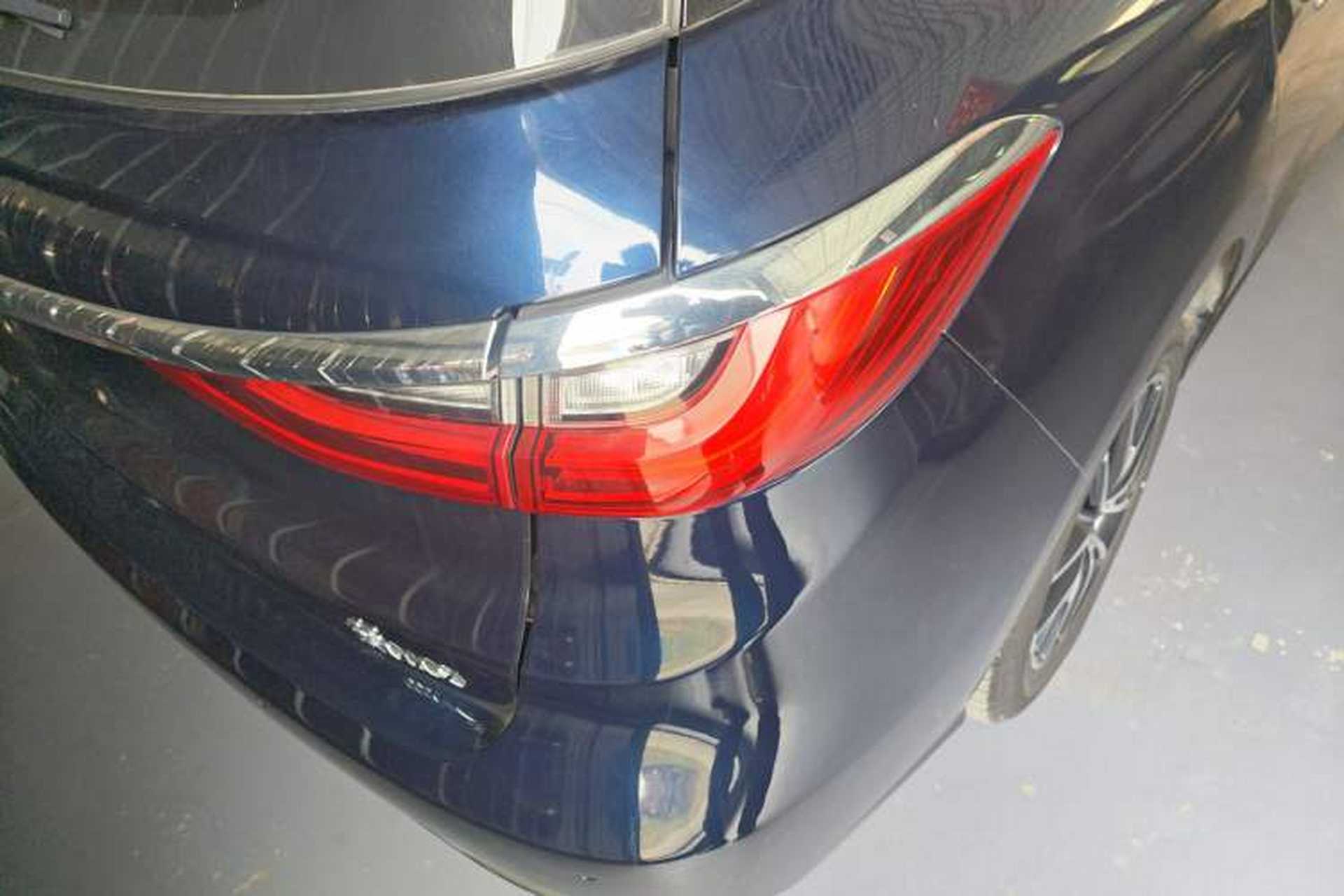 Used BYD Song MAX 2017 1.5T Manual Smart Connect Luxury 7-Seater Right Rear Taillight