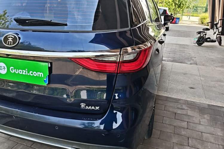 Used BYD Song MAX 2017 1.5T Manual Smart Connect Luxury 7-Seater Right Rear Taillight
