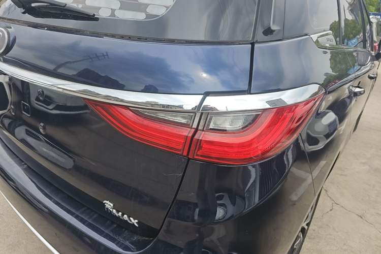 Used BYD Song MAX 2017 1.5T Automatic Smart Connect Prestige 7-Seater Right Rear Taillight
