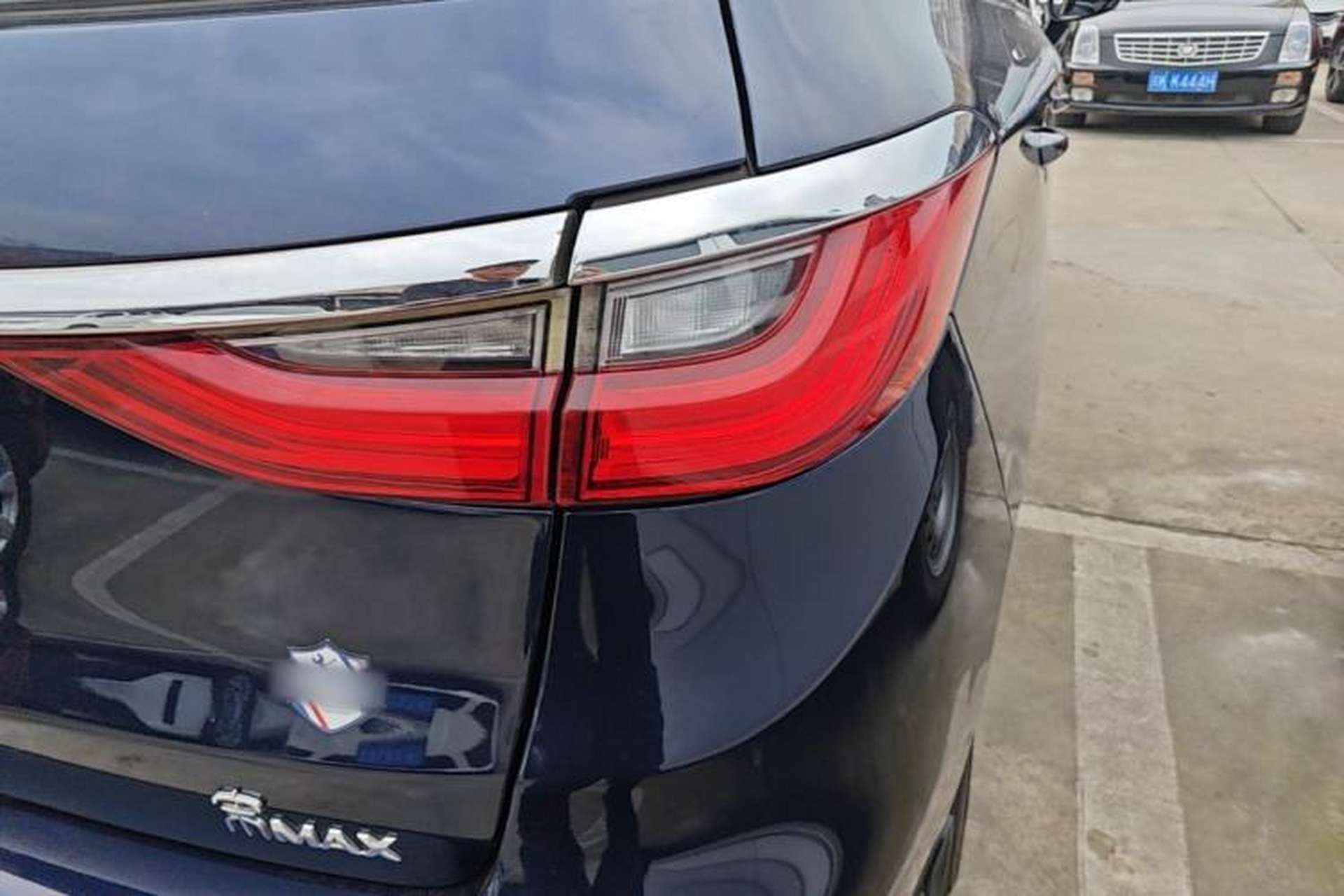 Used BYD Song MAX 2017 1.5T Manual Smart Connect Luxury 7-Seater Right Rear Taillight