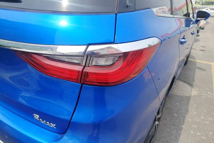 Used BYD Song MAX 2017 1.5T Automatic Smart Connect Elite 7-Seater Right Rear Taillight