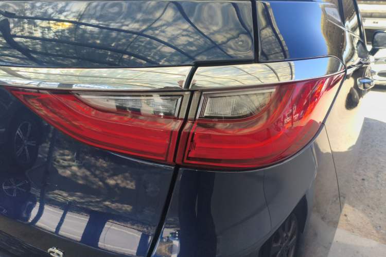 Used BYD Song MAX 2017 1.5T Automatic Smart Connect Elite 7-Seater Right Rear Taillight