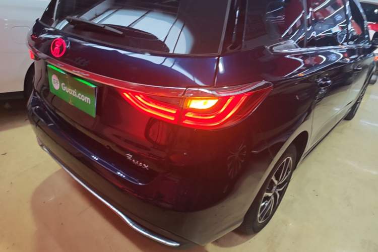 Used BYD Song MAX 2017 1.5T Automatic Smart Connect Elite 7-Seater Right Rear Taillight