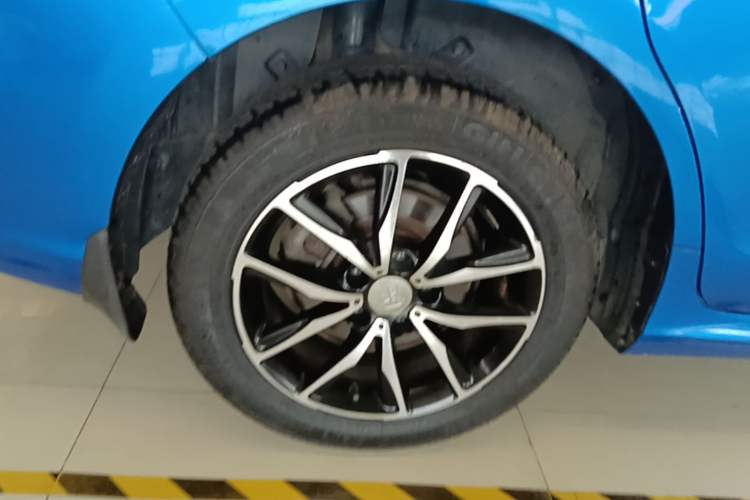 Used BYD Song MAX 2017 1.5T Automatic Smart Connect Elite 7-Seater Right Rear Wheel Hub