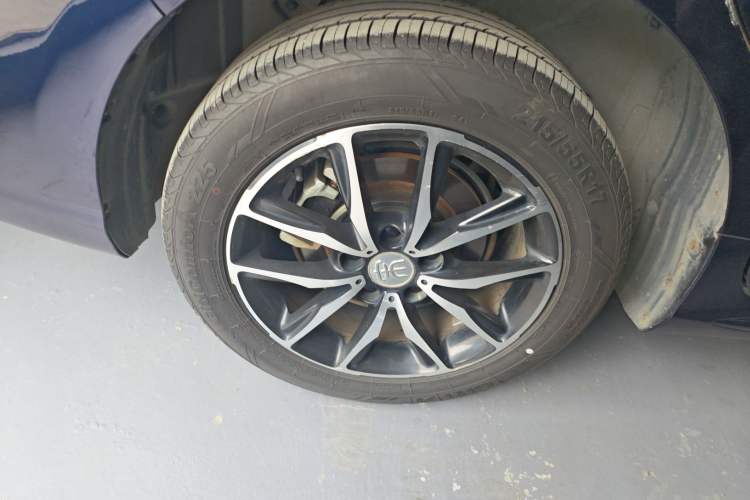 Used BYD Song MAX 2017 1.5T Manual Smart Connect Luxury 7-Seater Right Rear Wheel Hub