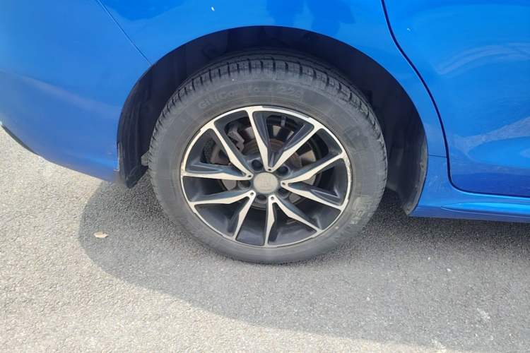 Used BYD Song MAX 2017 1.5T Automatic Smart Connect Elite 7-Seater Right Rear Wheel Hub